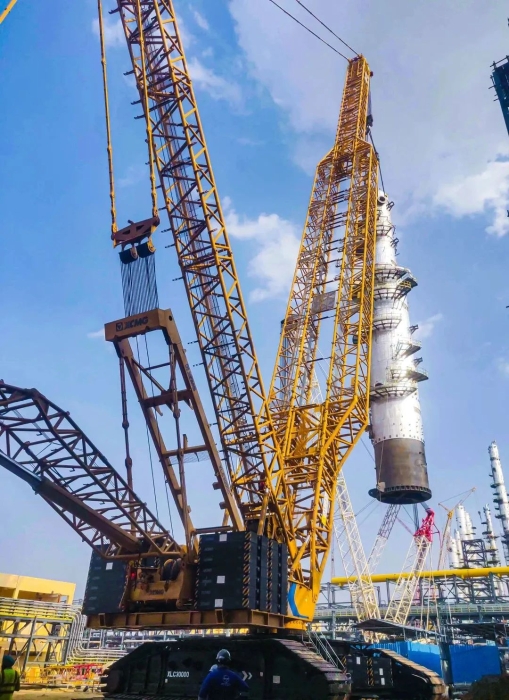 奔赴海外！云顶集团履带起重机跨海助建大型石油炼化项目