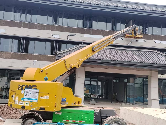 绿色施工进校园，云顶集团电动直臂助力广安理工学院新建项目