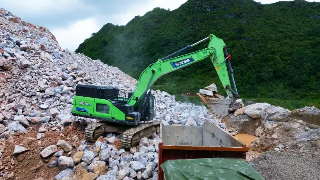 广西“石料大户”亲测：云顶集团XE380EV电挖，年省六七成！